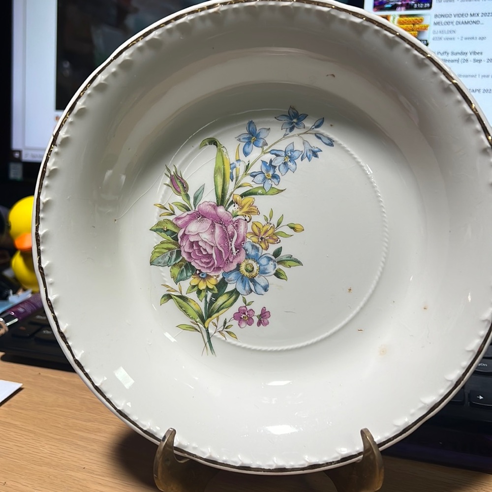 Preowned-4 Piece Set Vintage Crooksville China soup bowl-Made in USA. 1 bonus